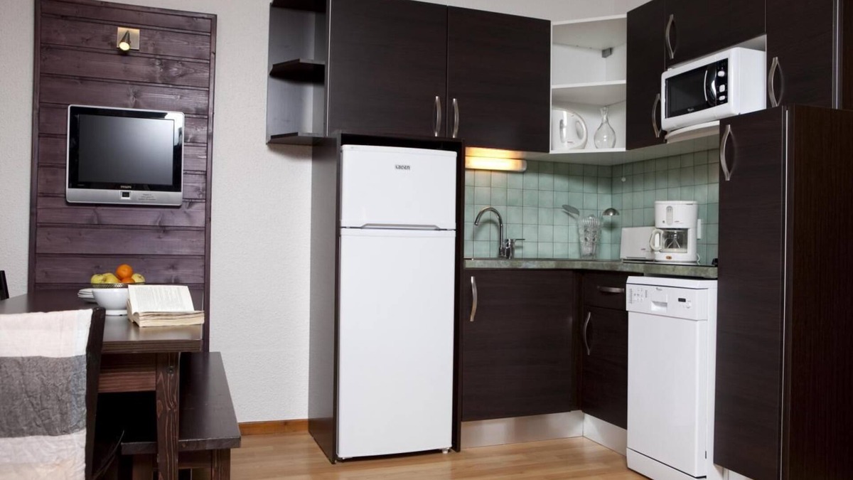 Lanslevillard Apartment | Balcony, parking, tv, ski locker, 35m², Val Cenis