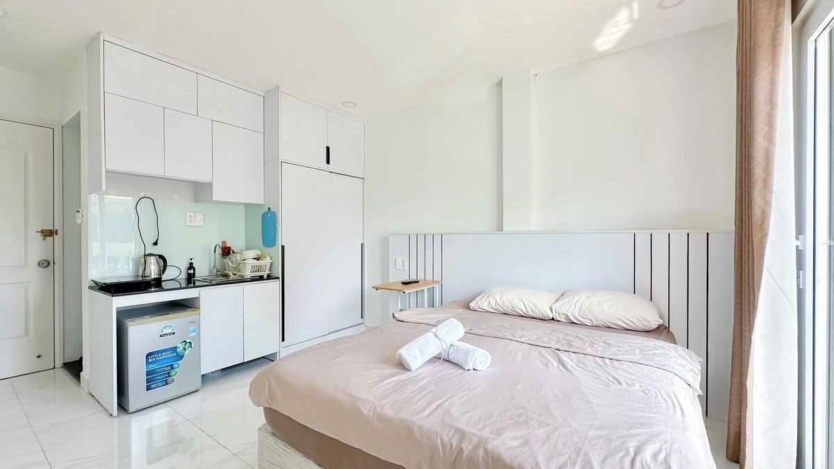 Phu My Hung Apartment | Balcony studio with bathtub in D7