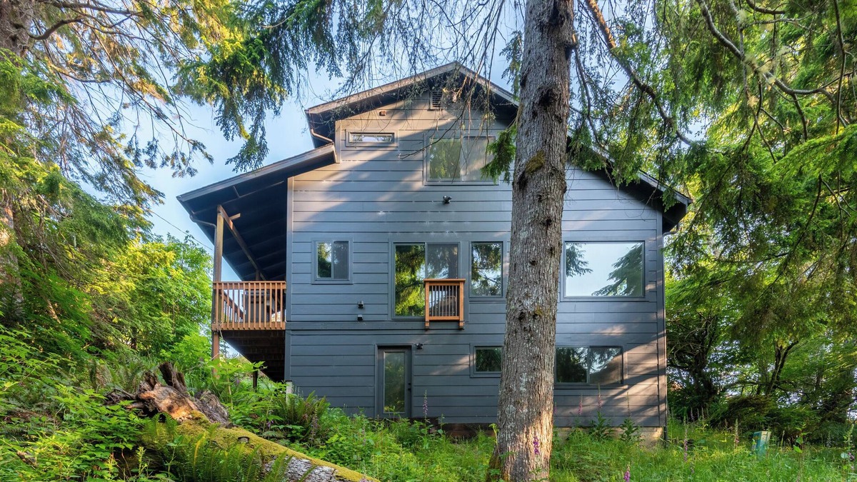 Neskowin House | Baleen. Gorgeous outdoor sauna, stylish interior, pet friendly.