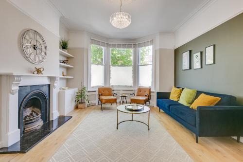 Nightingale House | Balham near Tube Victorian House 4 Bedrooms 9 beds