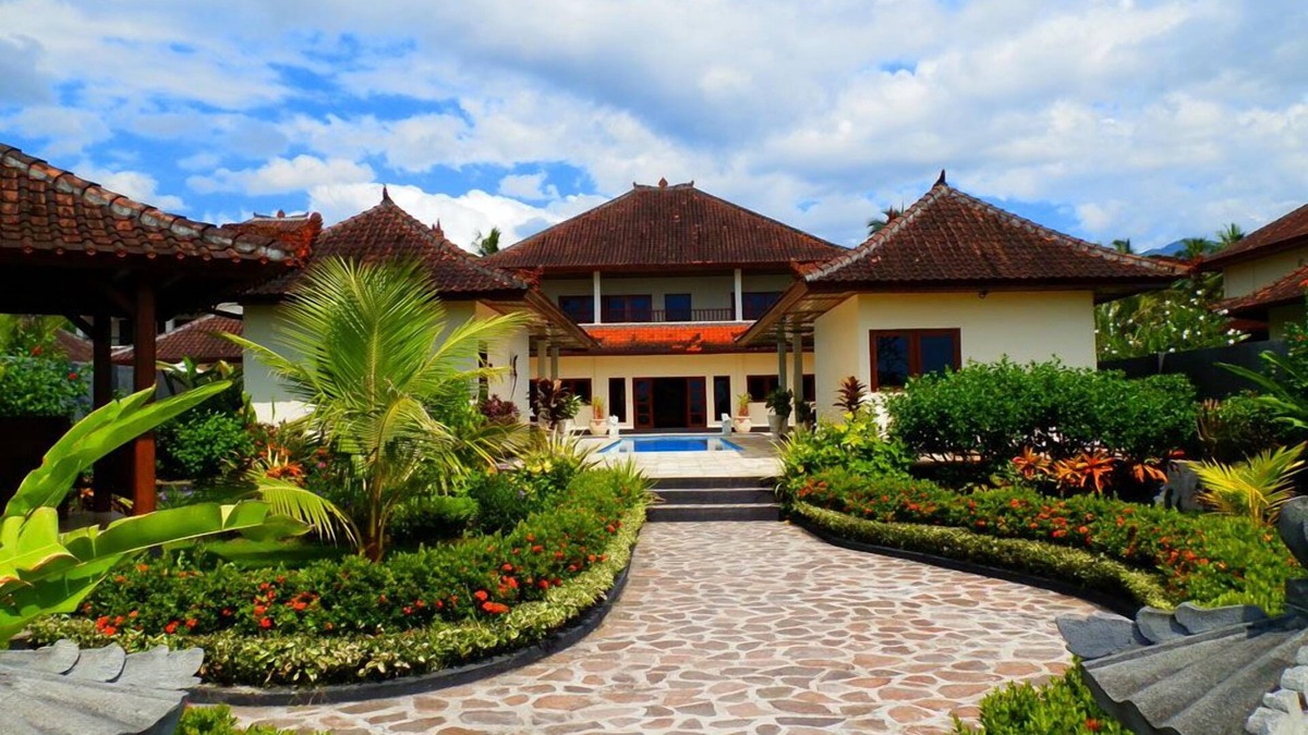 Kalisada Villa | Bali Absolute Beachfront Villa.Singaraja