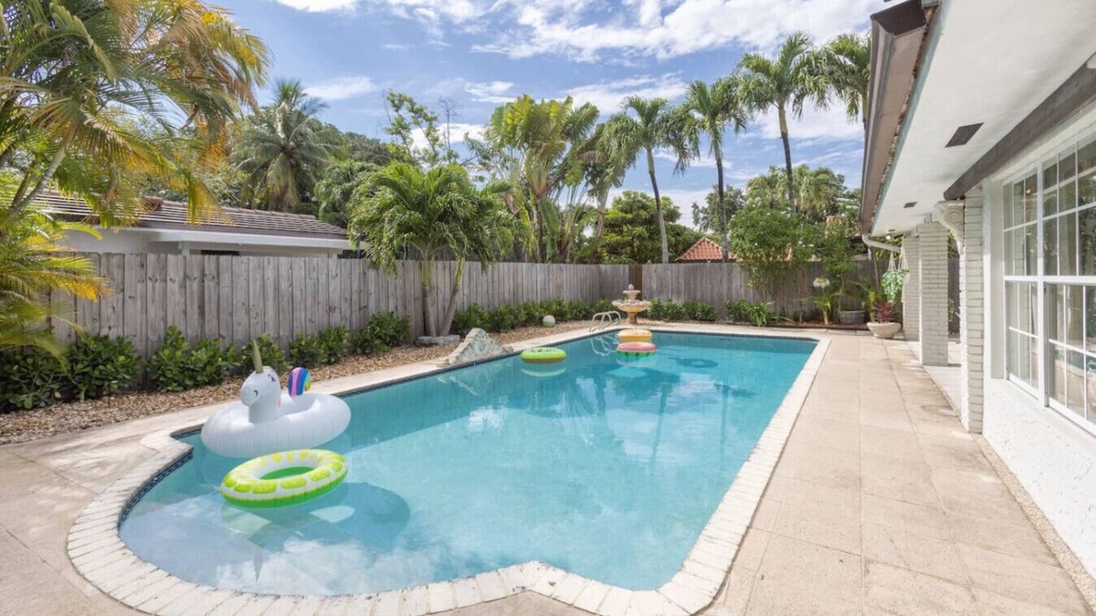 Westchester House | Bali Paradise Pool BBQ - Fits 14