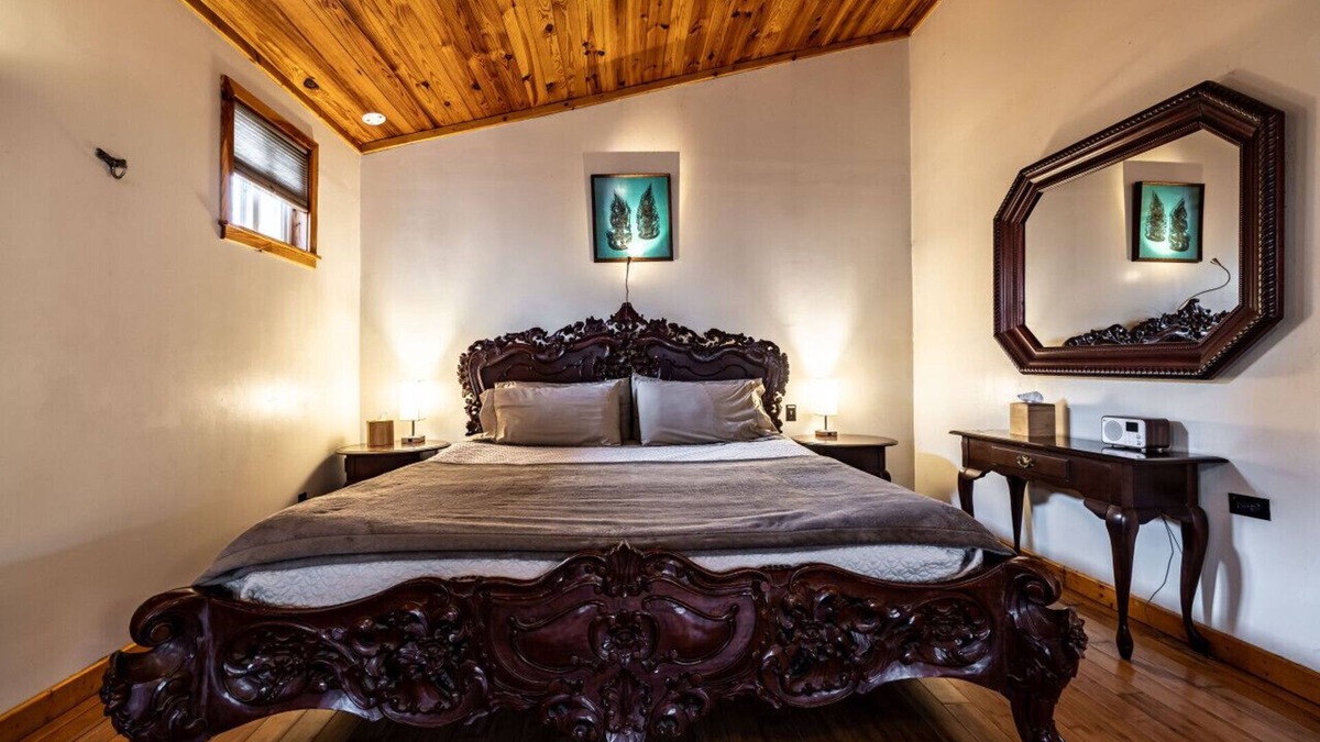 Stanardsville Apartment | Bali Suite at the White Lotus
