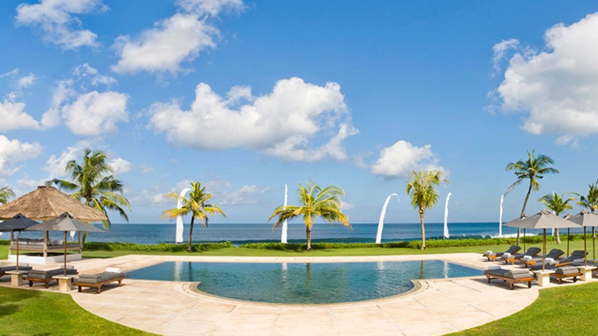 Batubelig Villa | Bali Villa 1014 – 5-Star Beachfront Villa