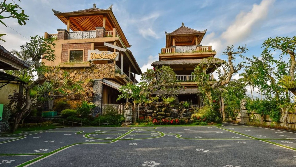 Tumbu Village House | Balinese Guesthouse! 1BR Double Room in Karangasem