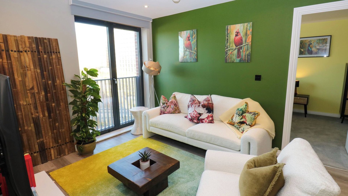 Holbeck Cottage | BALINESE RETREAT, family friendly, with a garden in Leeds