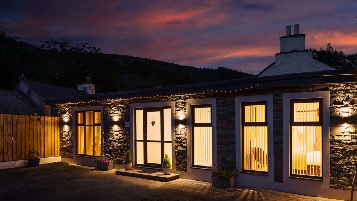 Patrick Cottage | Ballachrink Lodge - a holiday cottage that sleeps 4 guests in 2 bedrooms