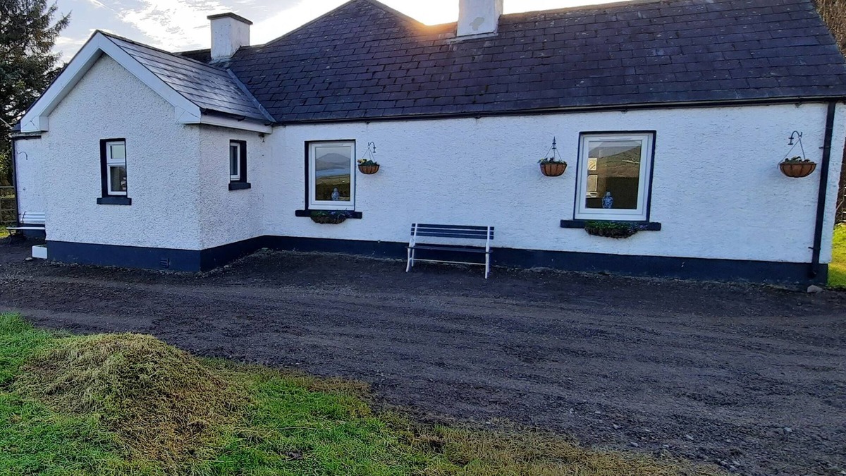 Ballinafad Cottage | BALLAGHBOY COTTAGE, pet friendly in Boyle, County Roscommon