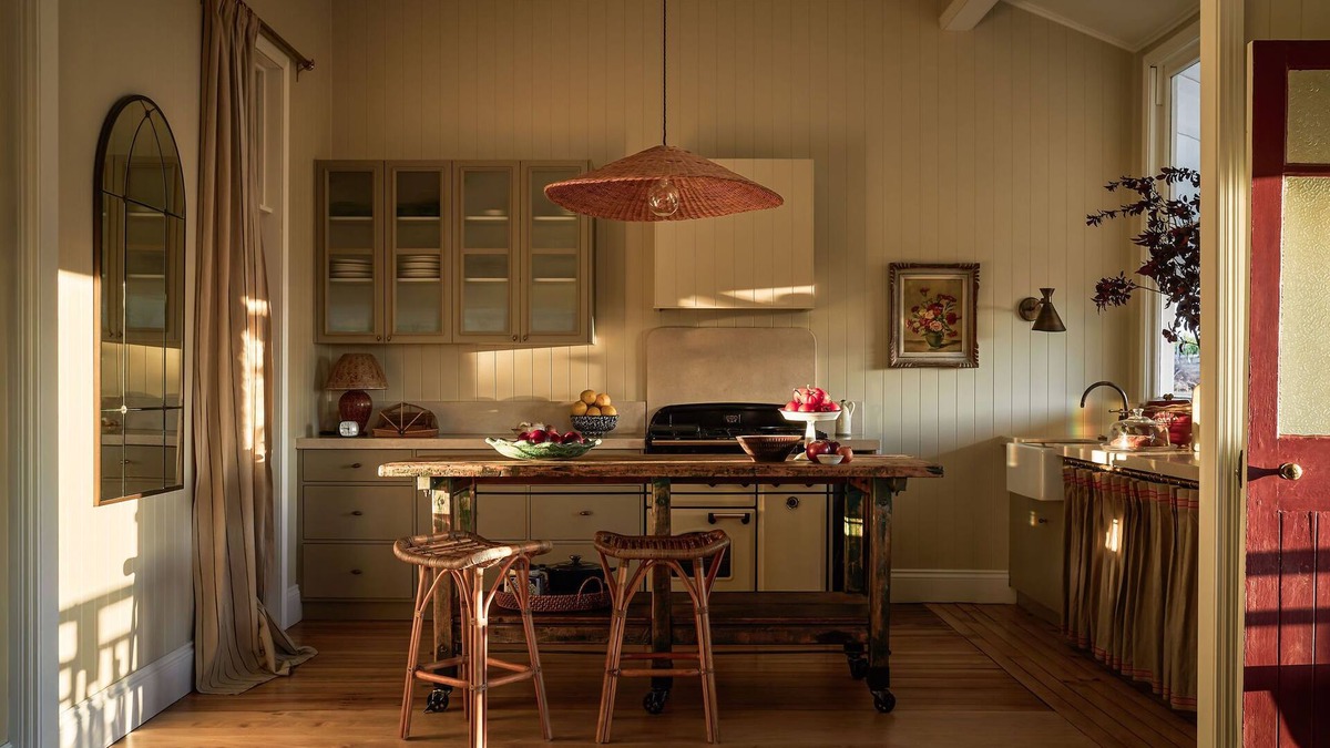 Ballandean Other | Ballandean Lodge -110-year-old grand Queenslander set on a 6 acre olive grove.