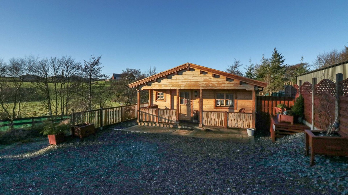Cleator Moor Cottage | BALLINORIG LODGE, family friendly, with hot tub in Cleator Moor