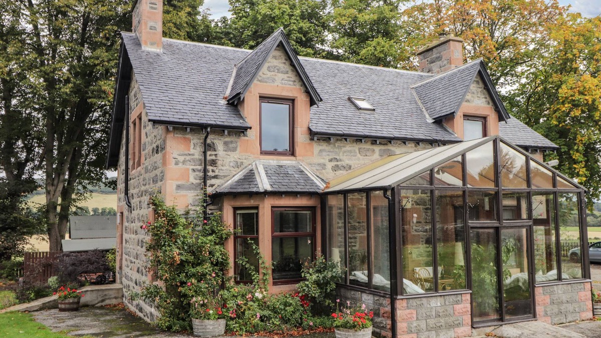 Marybank House | BALLOAN HOUSE, family friendly, with open fire in Marybank