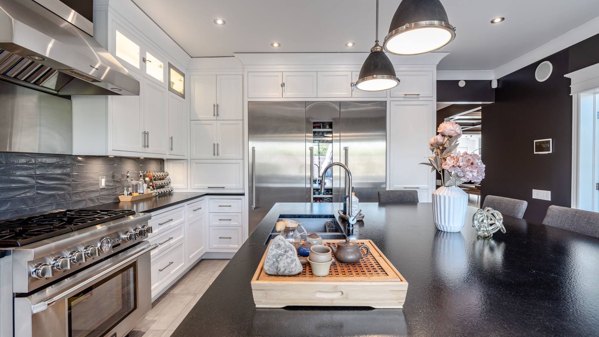 Saint-Jean-Sur-Richelieu House | "Ballon town "very luxury house with Pool, family friendly, great for events.