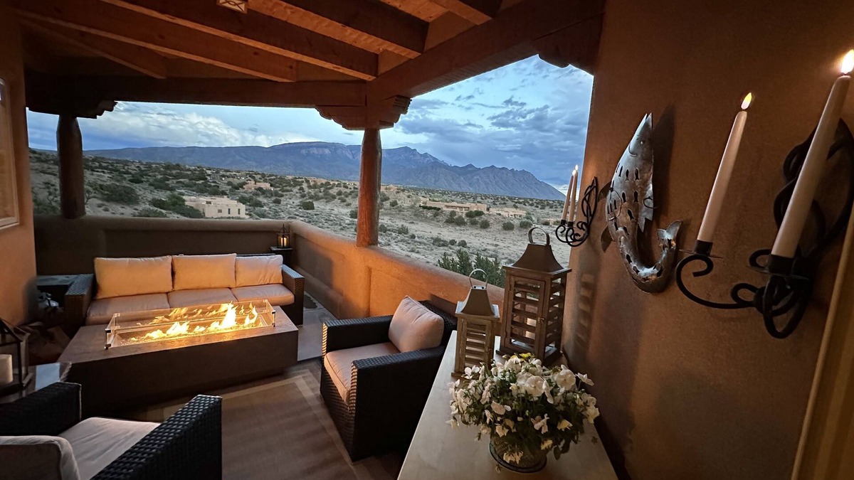 Ranchito House | Balloon Fiesta Getaway - Adobe Hacienda