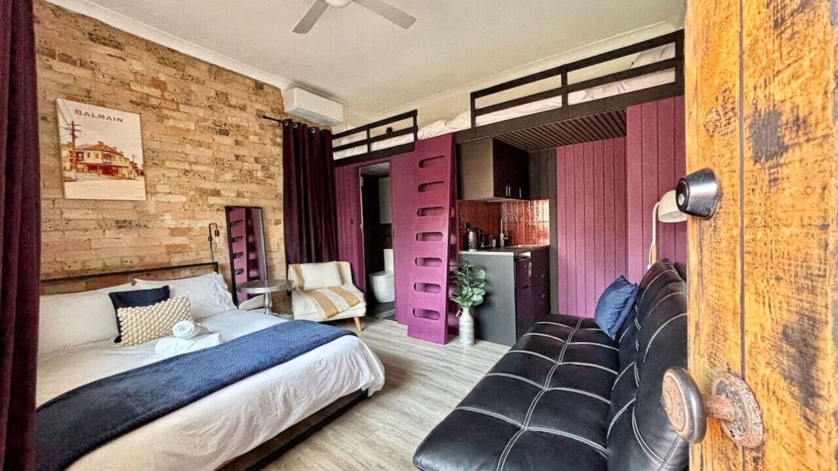 Balmain Apartment | Balmain Village Retreat | AC + Parking | 3kms to City