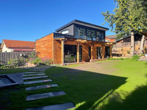 Essendon Villa | BALMORAL VILLA