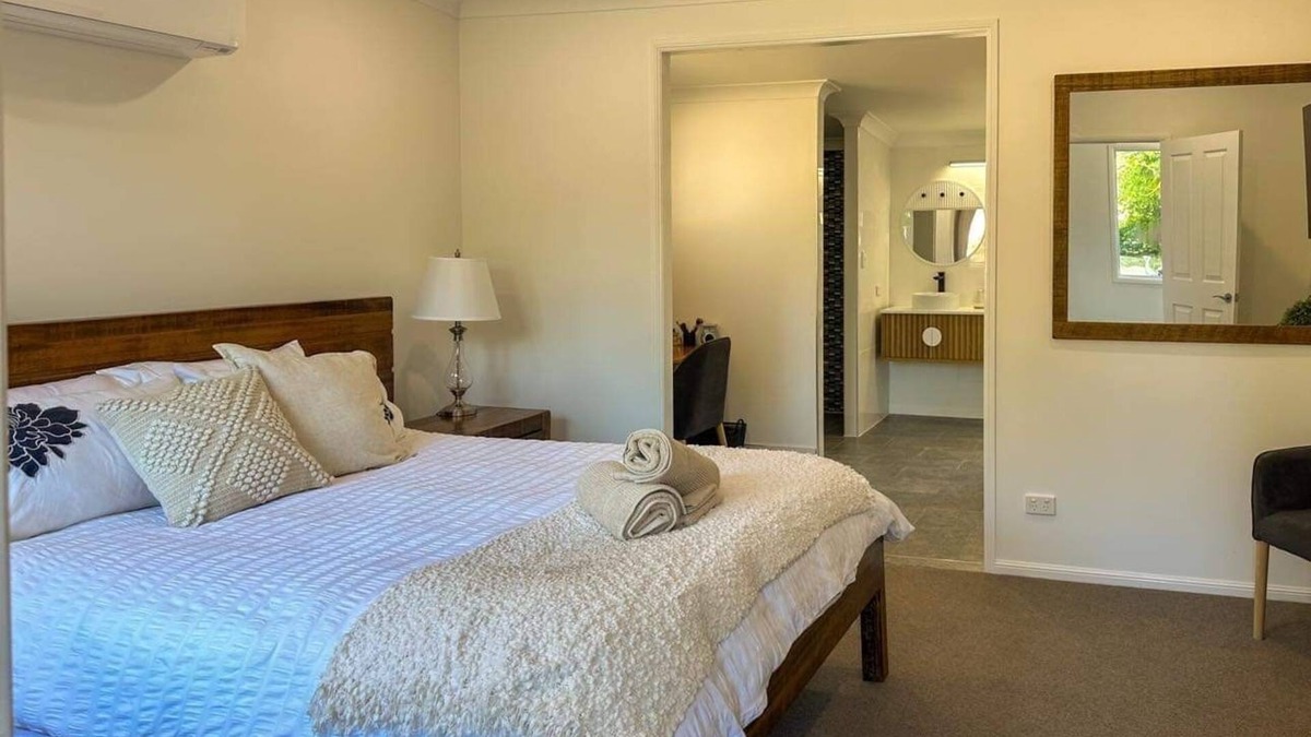 Ballandean Other | Balmurray house is a stylish farmhouse perfect for large families or groups.