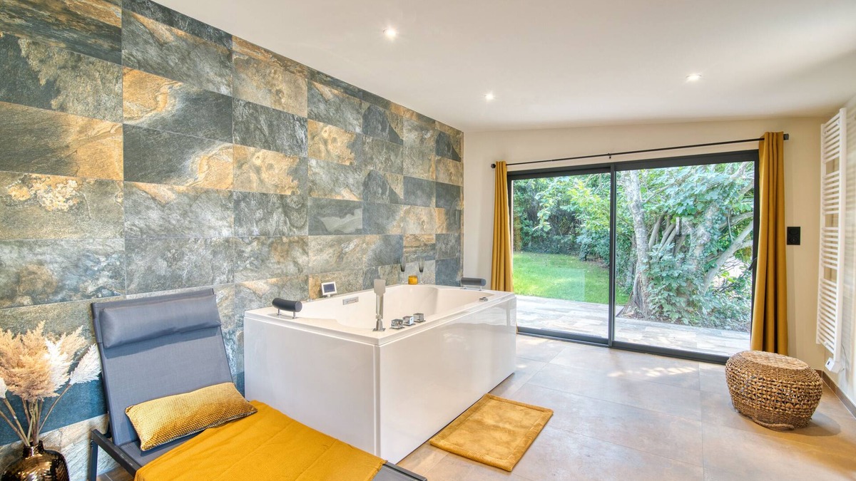 Grisolles Villa | BALNEO SPA LOFT