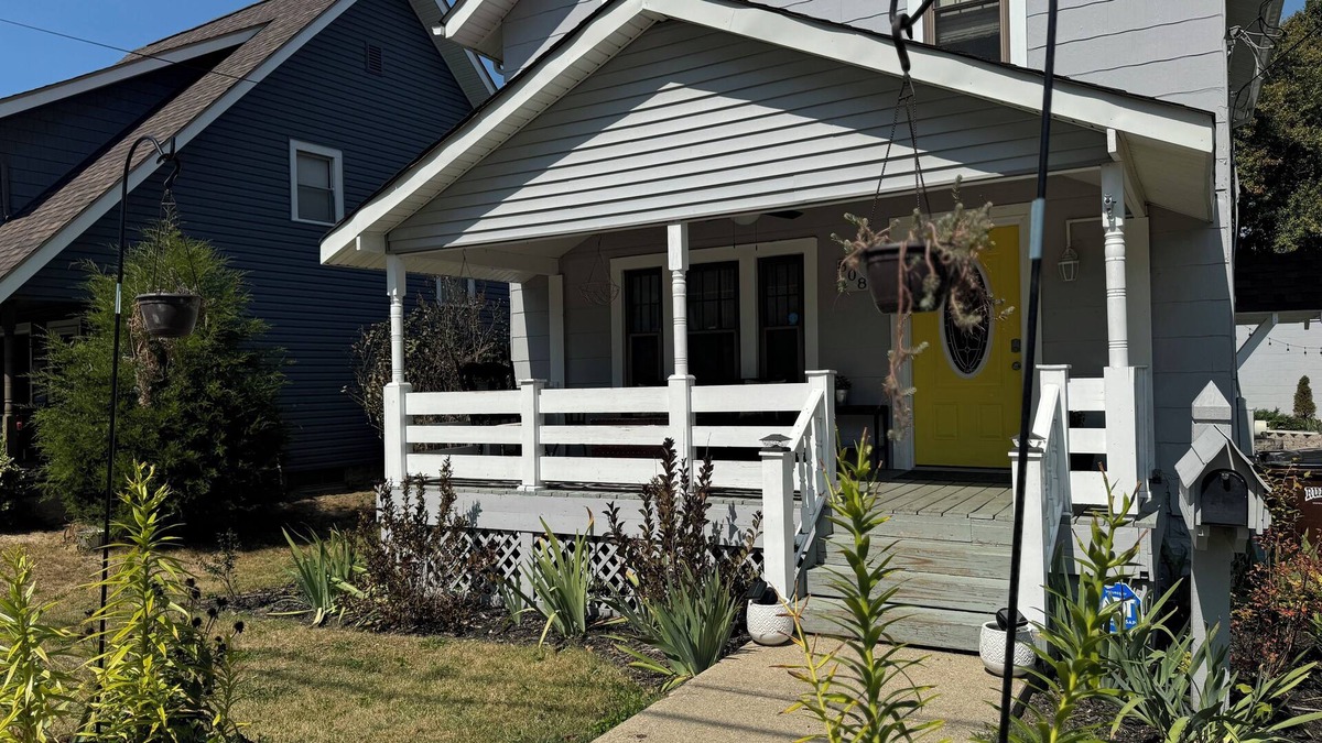 Baltimore House | Baltimore Ohio Home with hot tub & sauna