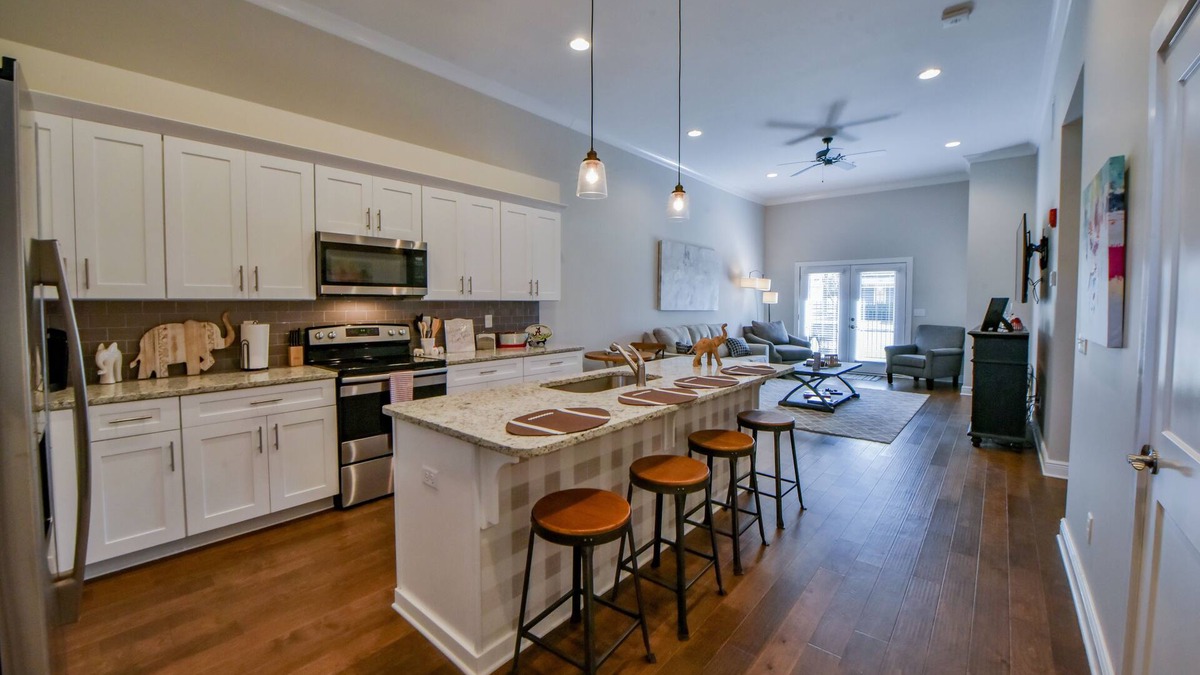 Tuscaloosa Condo | Bama Summit - Book for Football Season!