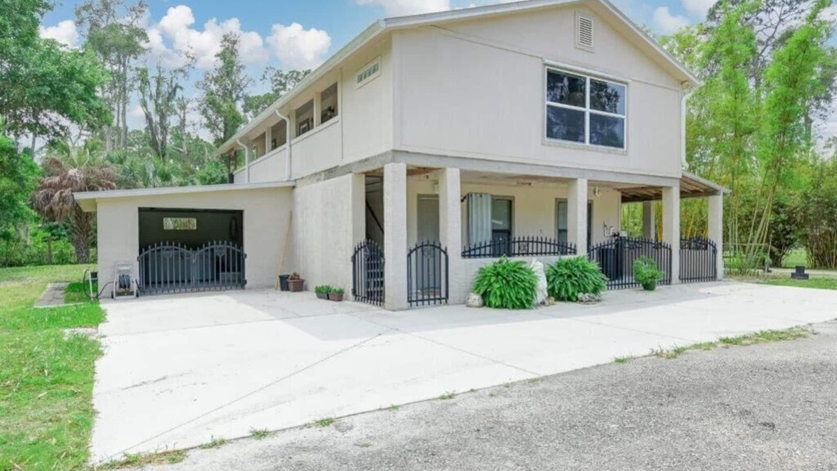 North Fort Myers House | Bamboo Bayou getaway! Gorgeous bamboo and oaks with a pond