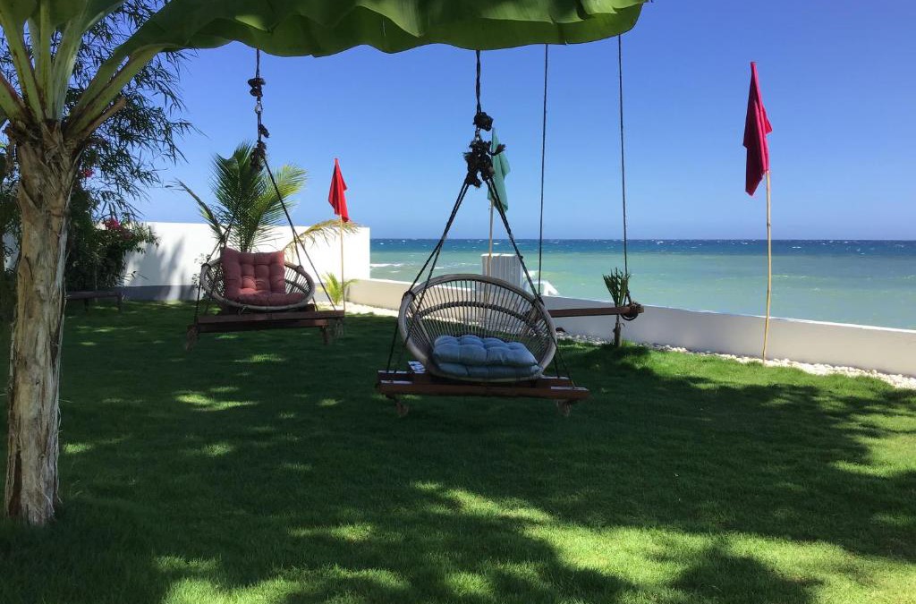 Dimiao Villa | BambooBeachVilla1 AC New OCEANFRONT POOL sunsetview garden kitchen SATELLITE STARLINK WI-FI