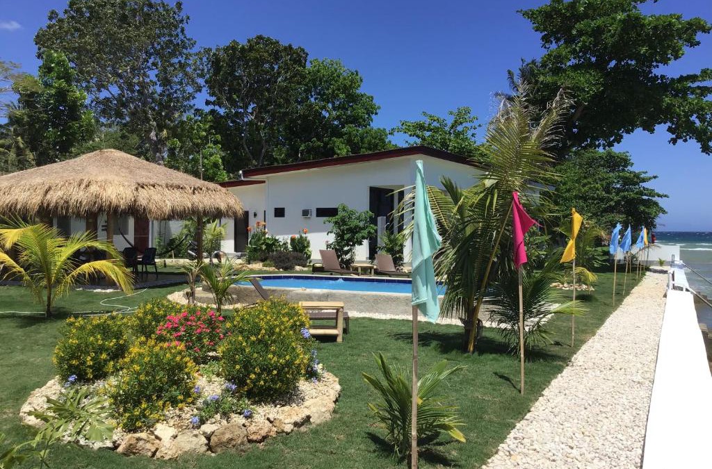 Dimiao Villa | BambooBeachVilla2 AC NEW OCEANFRONT POOL sunsetview garden kitchen SATELLITE STARLINK WI-FI