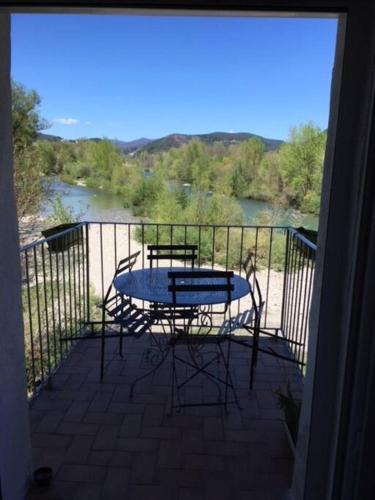 Anduze Apartment | Bambou lodge anduze, les pieds dans l'eau
