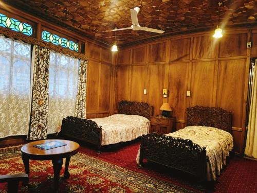 Khattalwada Boat Rental | Bambri Palace