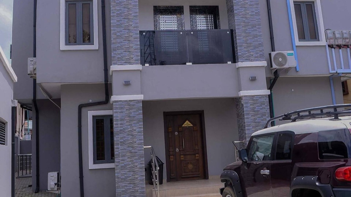 Surulere Apartment | Bamgbose Apartments - Sleeps 2 - Parking - Wifi