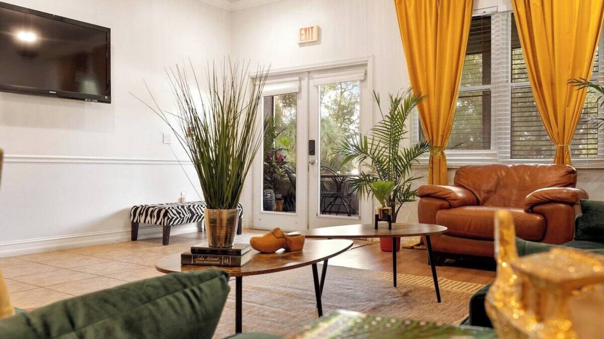 Orlovista Villa | Banana Leaf Villa- Book your gathering today!