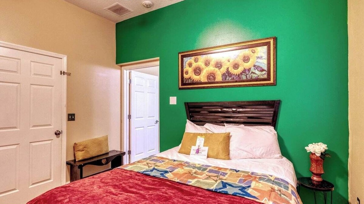 Orlovista Villa | Banana Leaf Villa- Book your gathering today!