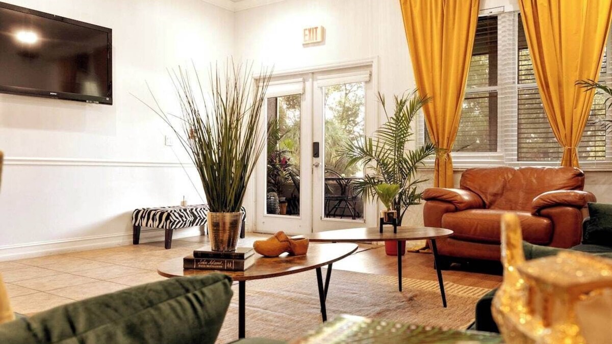 Orlovista Villa | Banana Leaf Villa- Book your gathering today!