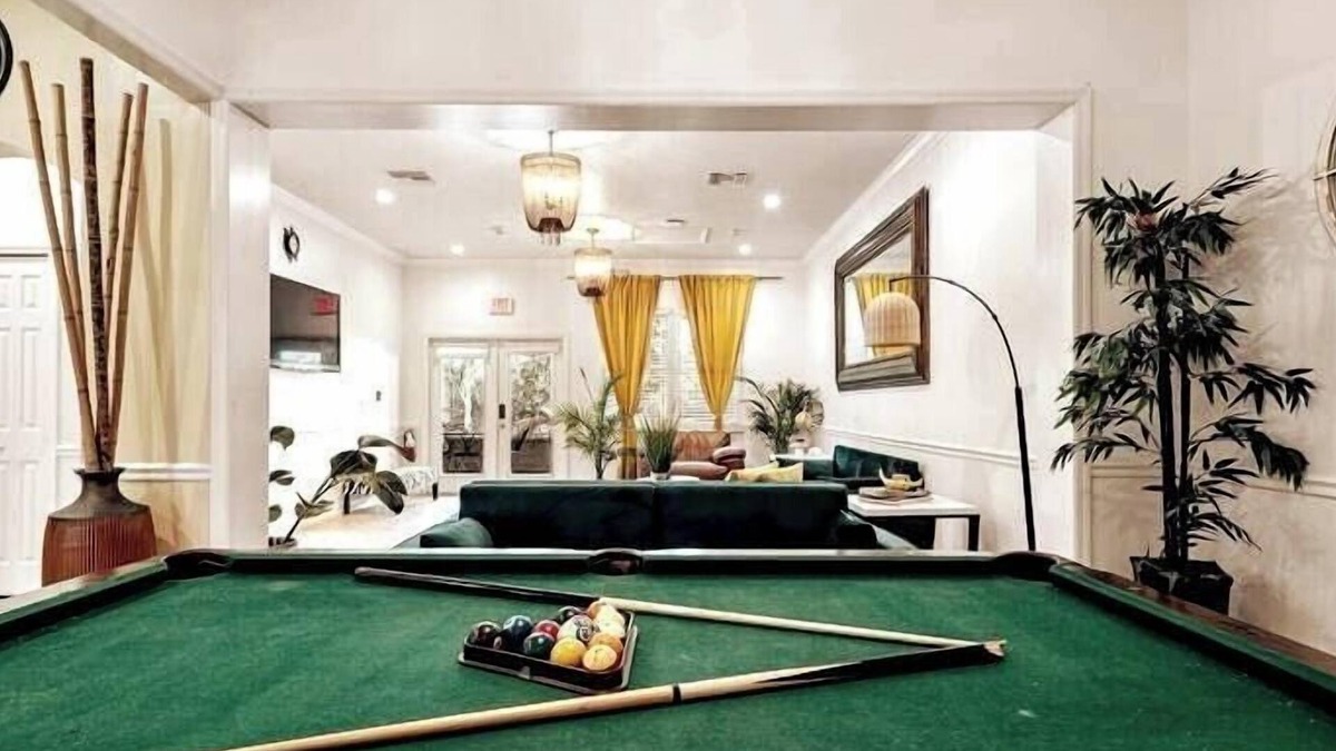 Orlovista Hotel | Banana Leaf Villa-Vintage Vibes Premium Room