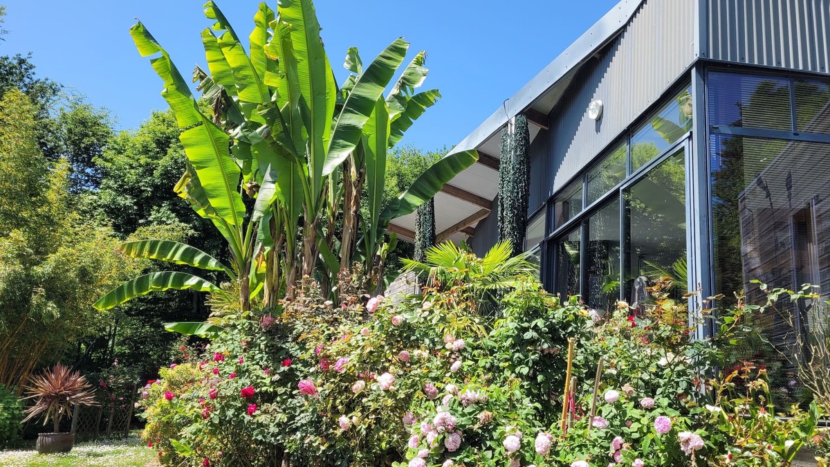 Arzano House | BANANIERS. Air-conditioned house on one level, SPA in garden not overlooked 5 *.