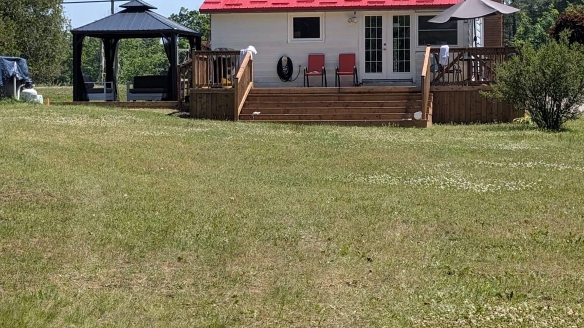 L'Amable Cottage | Bancroft Beauty by Lake Tait-Just Renovated.with Outdoor Recreation/Pool.