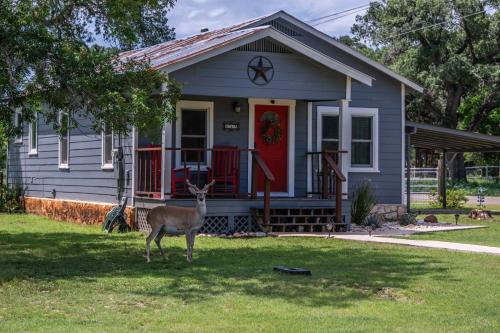 Bandera House | Bandera Bungalow - River, Downtown, Peaceful fenced corner lot! King bed!
