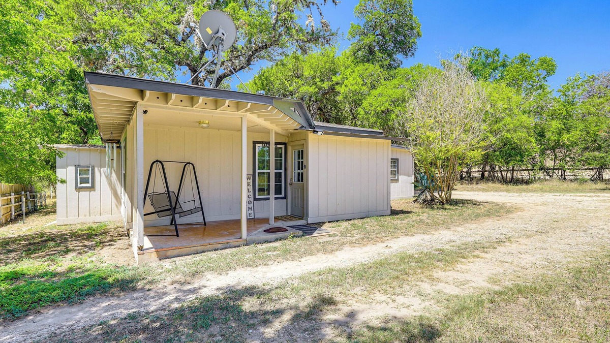 Bandera House | Bandera ‘Carriage House’ w/Medina River Access!