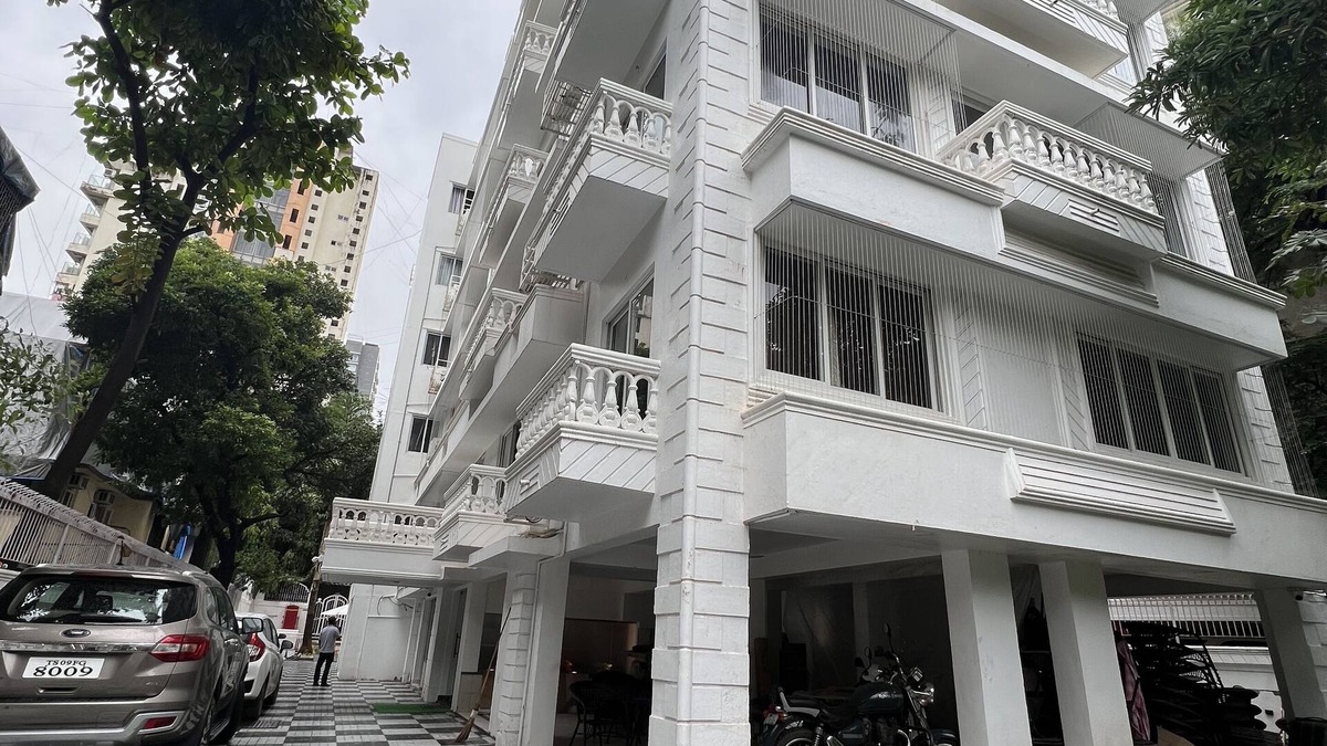 Bandra West Apartment | "Bandra's Premium Luxury: Your Premium 2 BHK Duplex Awaits" 2 kms to JIO