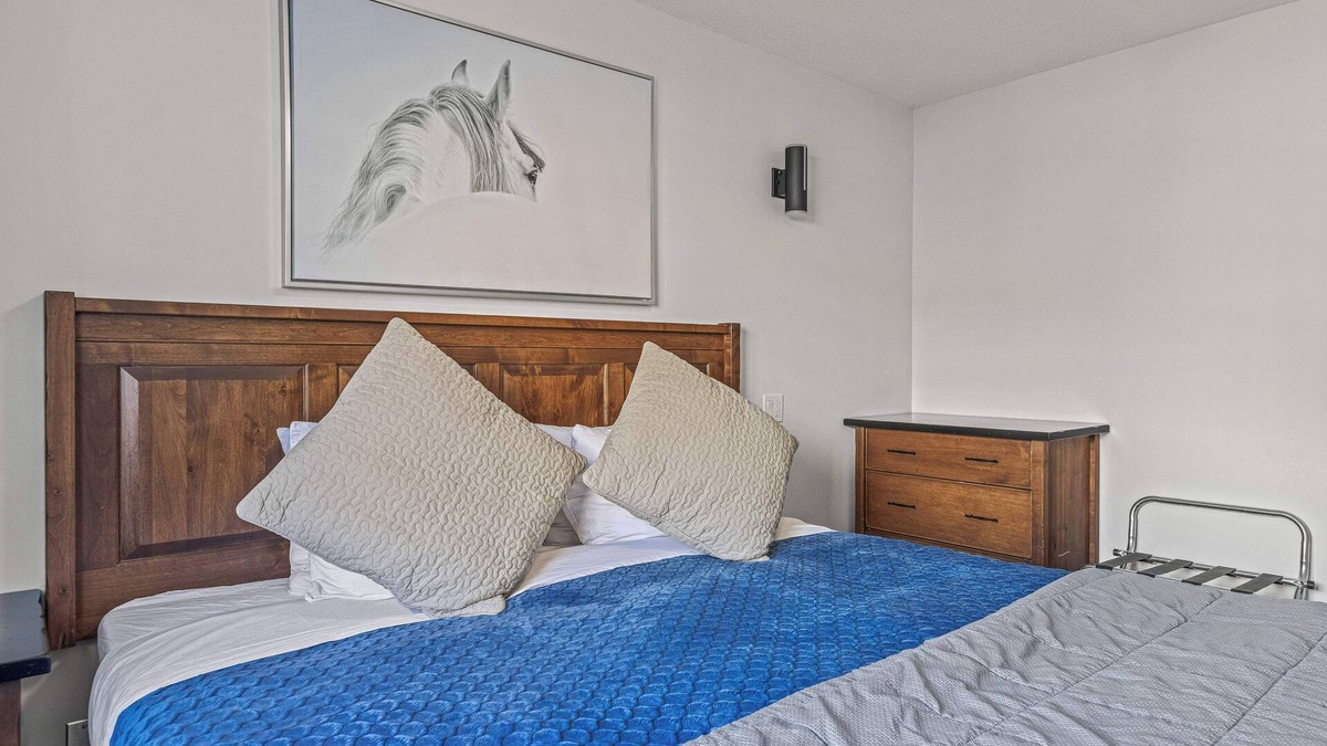 Harvie Heights House | Banff Boundary Lodge/2BR 1.5BT/AC/Hot tub