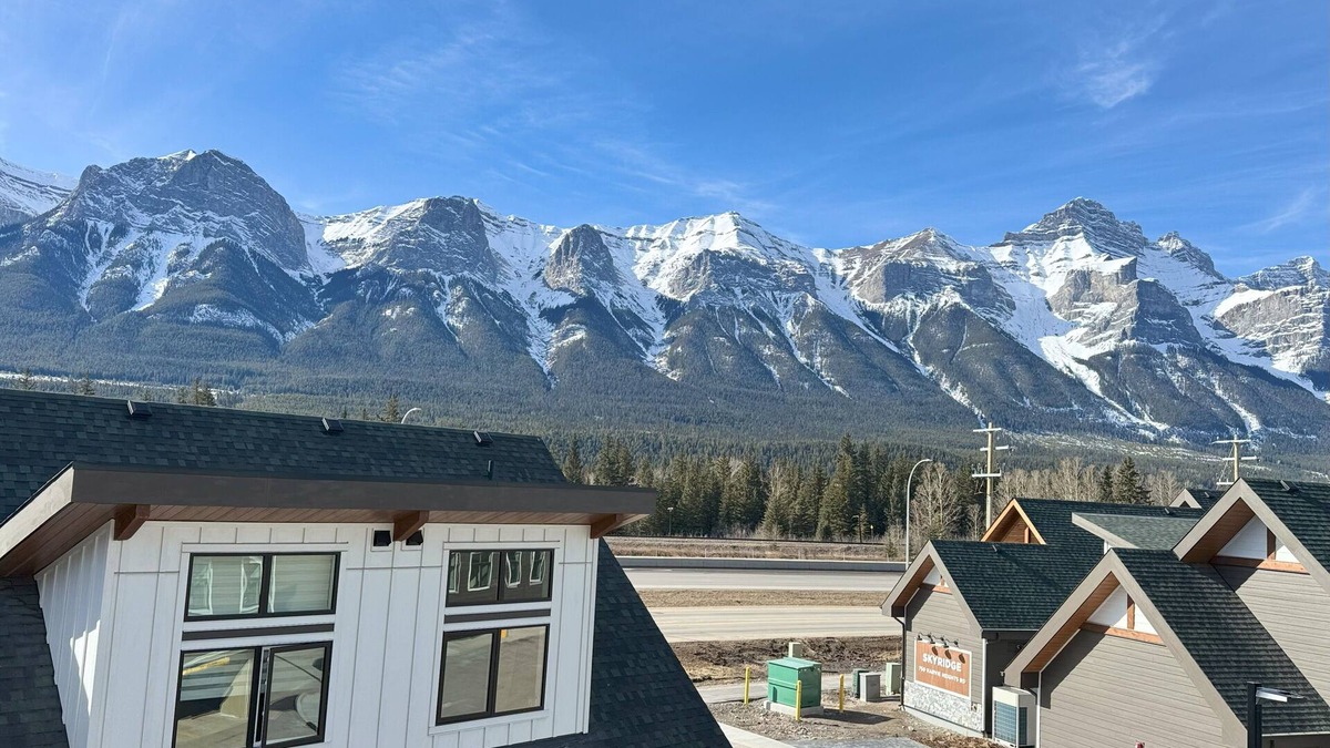 Harvie Heights Condo | Banff Gateway Townhouse, Hot tub and BBQ