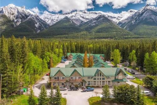Harvie Heights Hotel | Banff Woods lodge