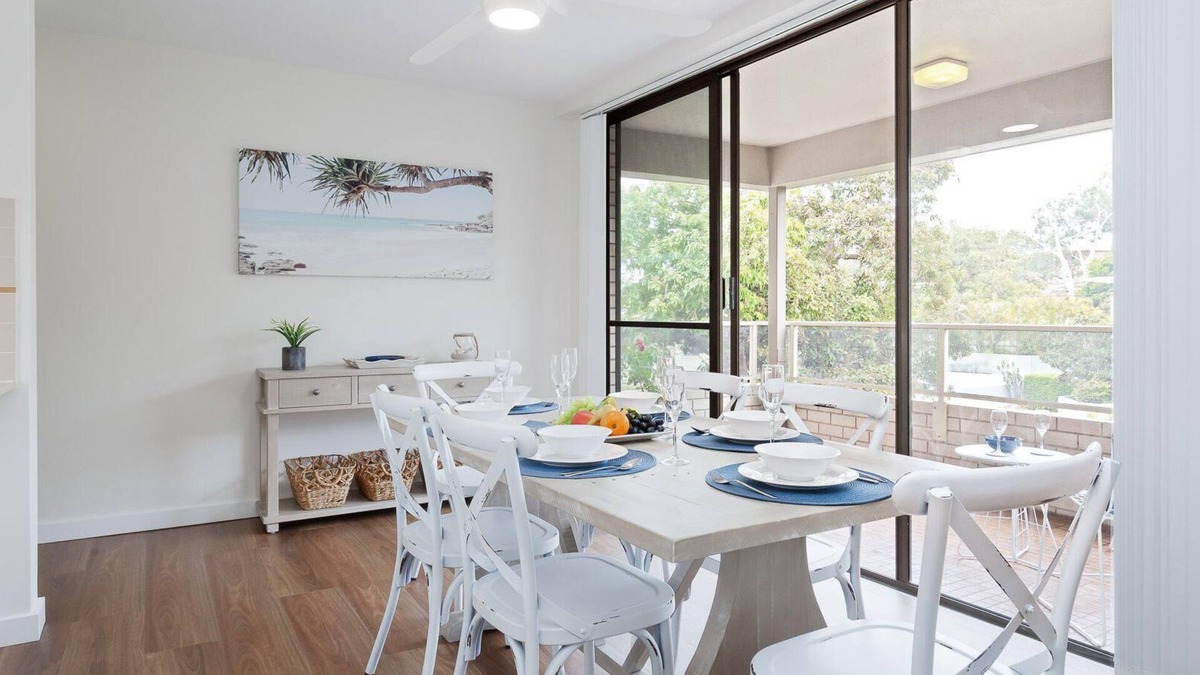 Soldiers Point Apartment | Bangalee, 3/41 Soldiers Point Rd - Fantastic Waterfront Unit with Air-Con, Pool, WIFI & Chromecast