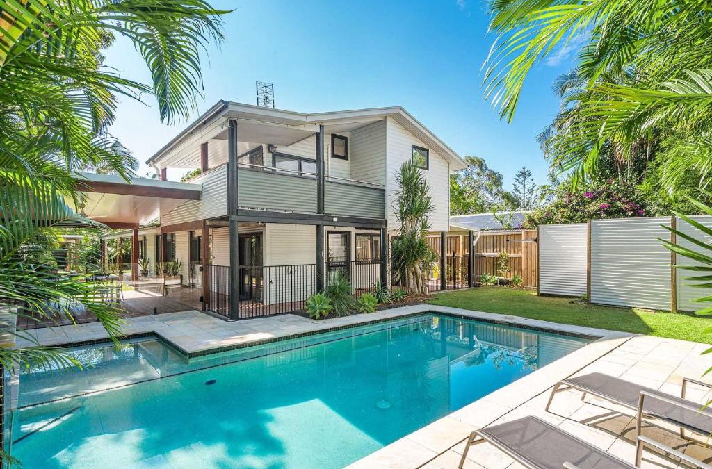 Suffolk Park House | Bangalleys - beachside retreat with large pool