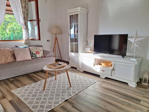 Karuc House | Banjo Rustic House Lake view