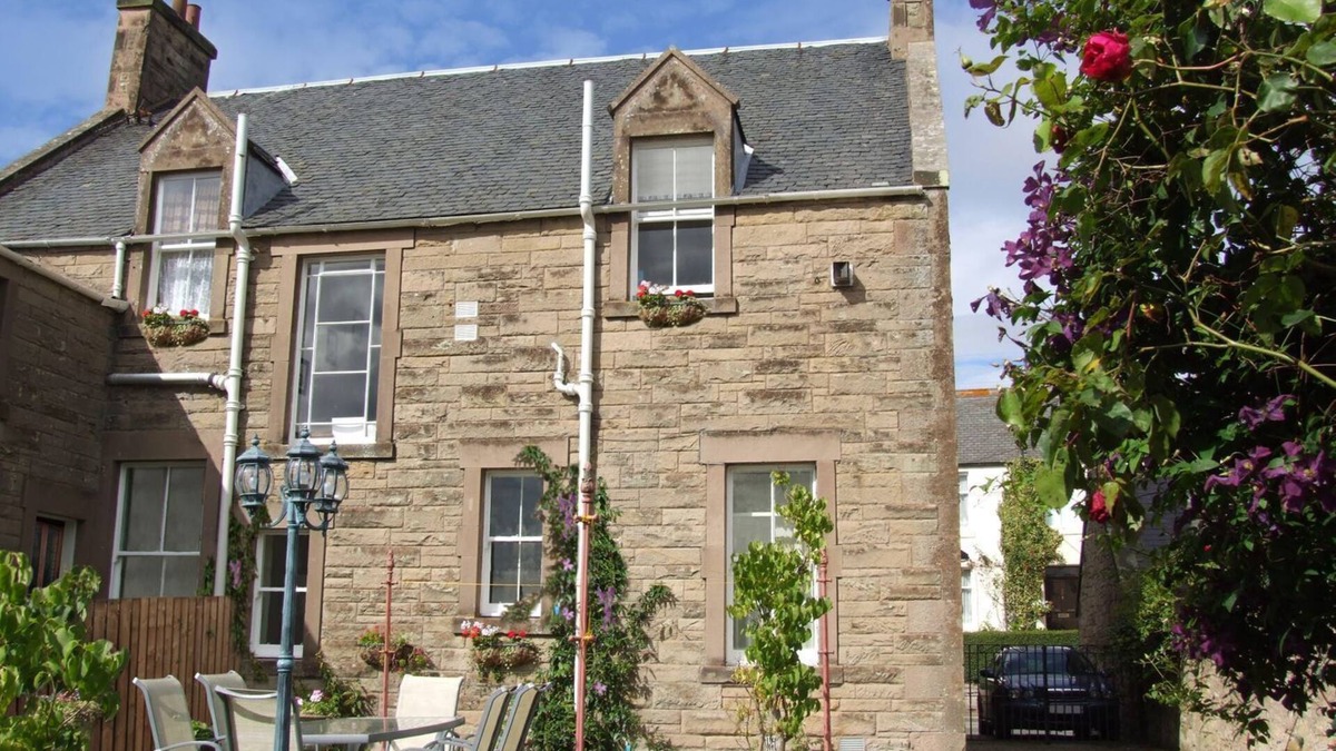 Chirnside Cottage | BANK VIEW, pet friendly, character holiday cottage in Chirnside