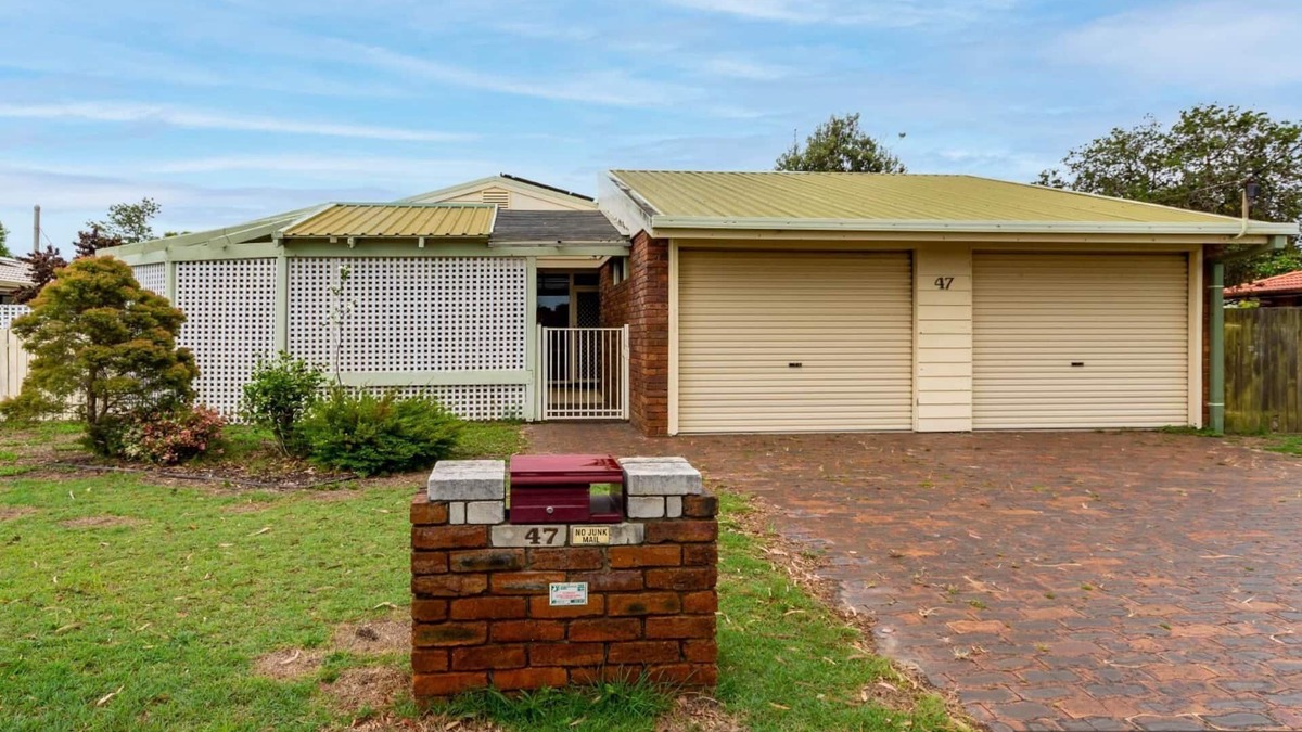 Banksia Beach House | Banksia Gem One Street Back From Waterfront