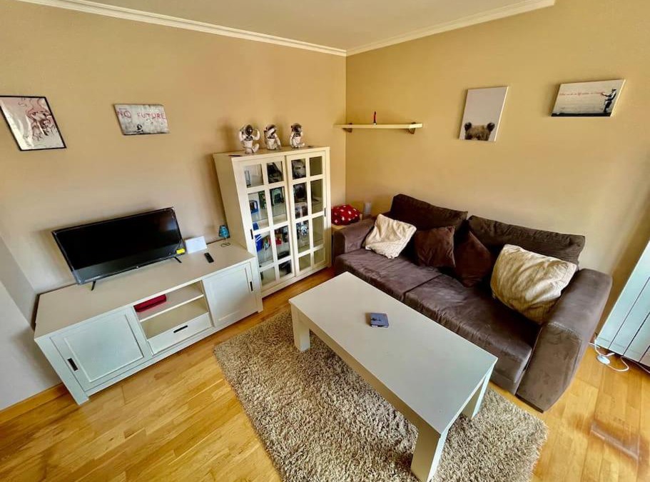 Reinosa Apartment | Banksy Love