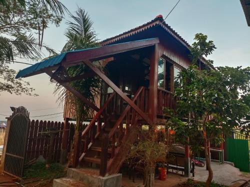 Ban Lung Cabin | Banlung Hill Top House &Trekking