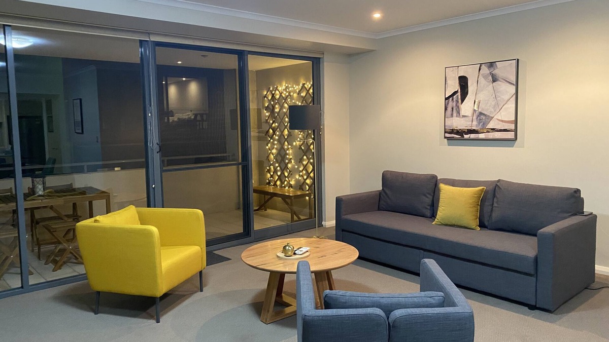 Fremantle Apartment | Bannister Apartment in vibrant central Fremantle. Parking, WiFi, Smart tv's