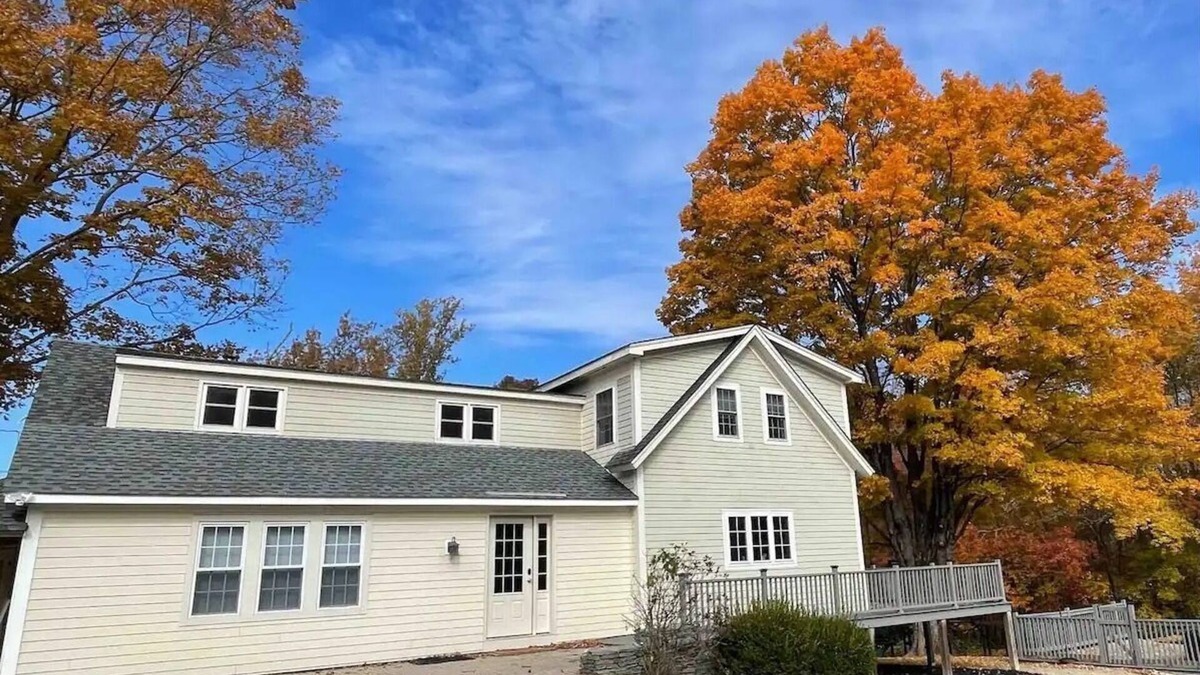 Lakeside House | Bantam Beauty - Surrounded By Nature!